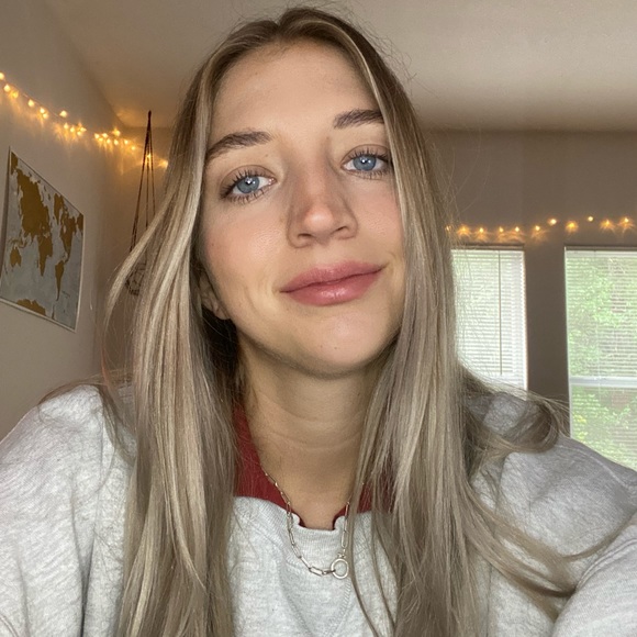 Meet your Posher, Tori - Picture 1 of 4